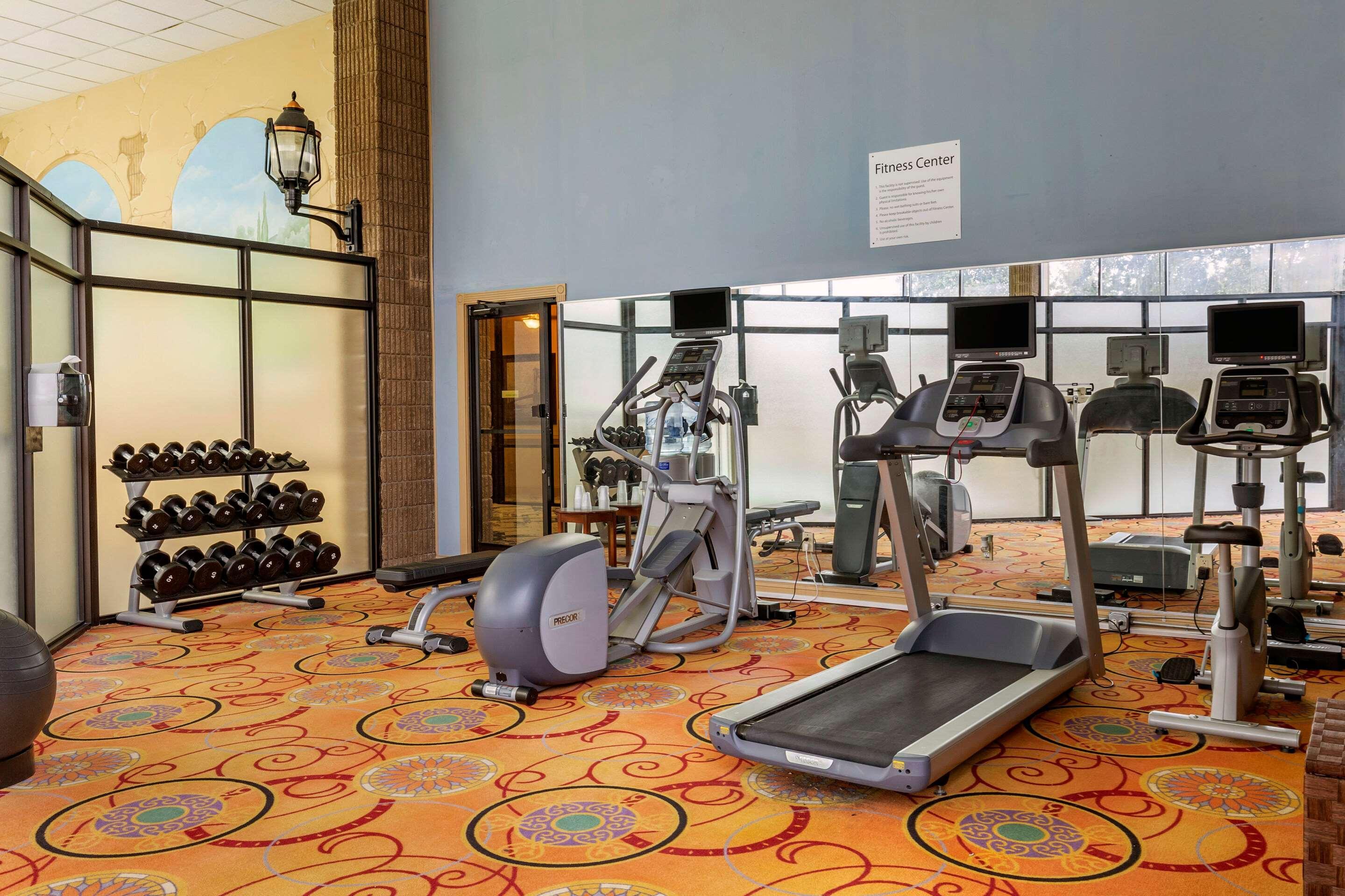 Clarion Hotel Fayetteville Exterior photo