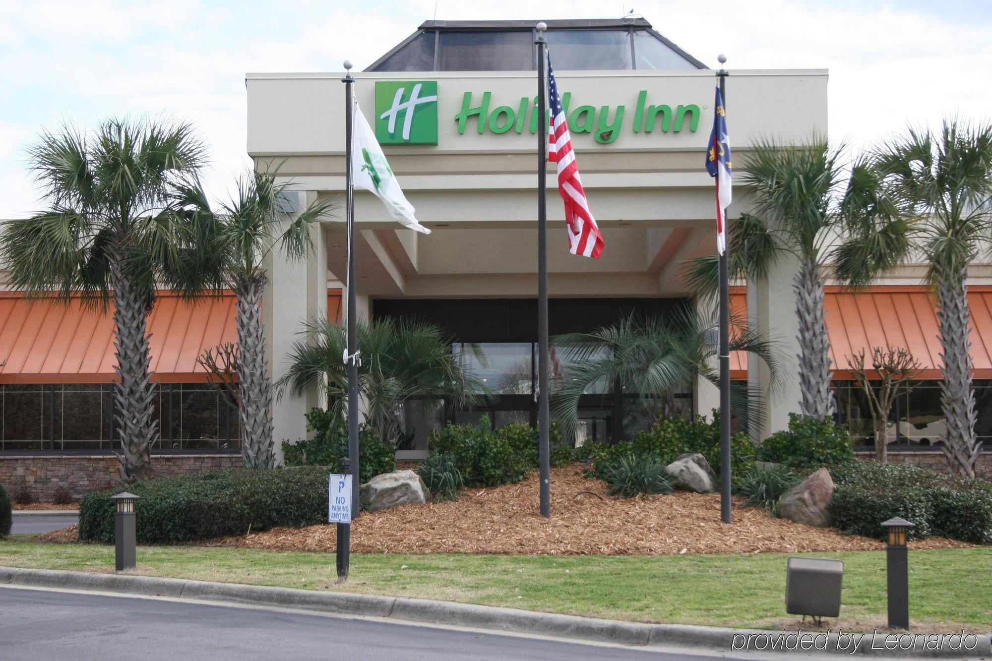 Clarion Hotel Fayetteville Exterior photo