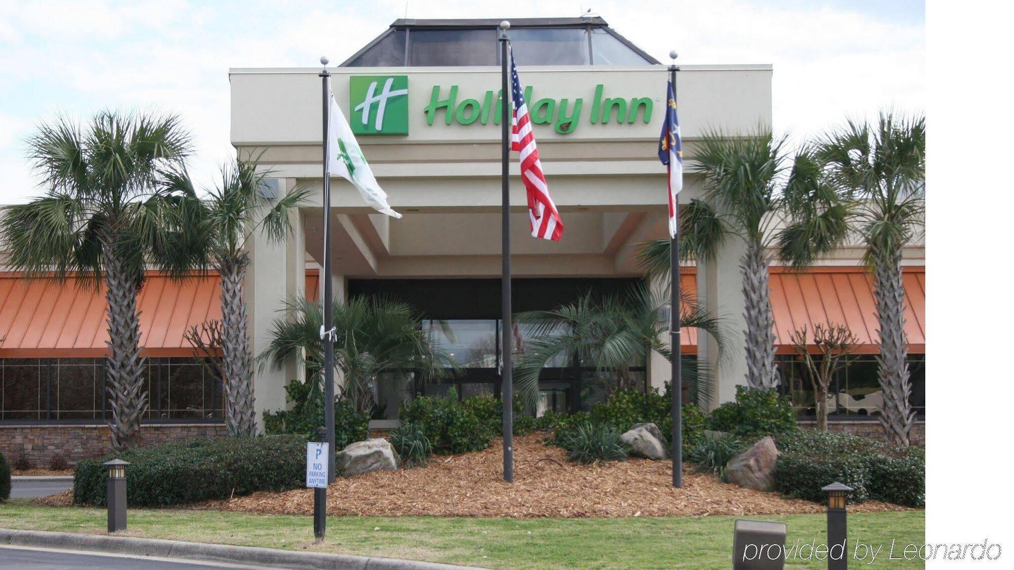 Clarion Hotel Fayetteville Exterior photo