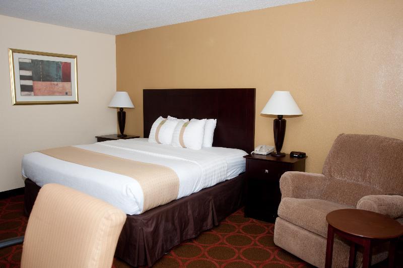 Clarion Hotel Fayetteville Exterior photo